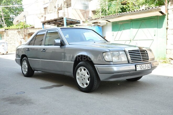 Mercedes E 250 1993, 260,000 km - 2.5 l - Şamaxı