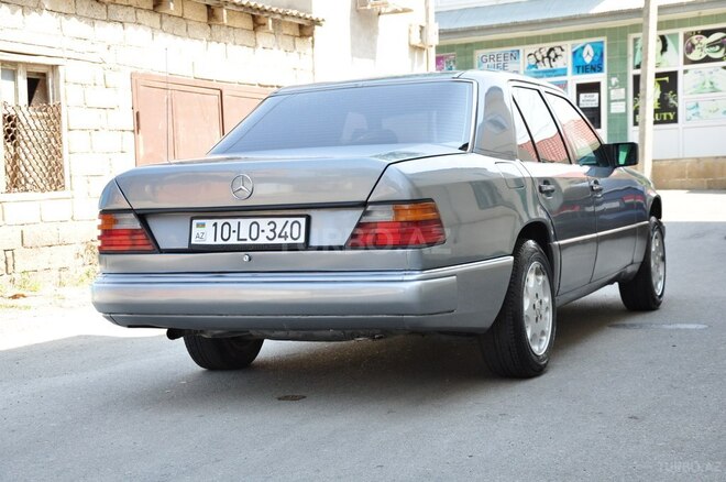 Mercedes E 250 1993, 260,000 km - 2.5 l - Şamaxı