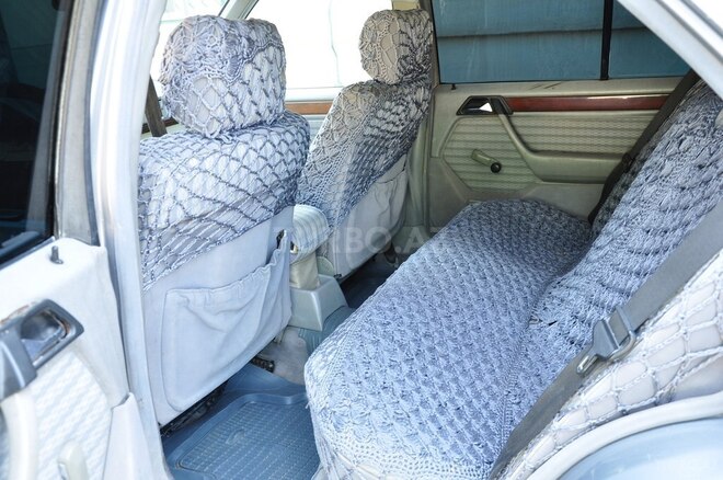 Mercedes E 250 1993, 260,000 km - 2.5 l - Şamaxı