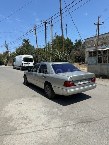 Mercedes E 200 d 1993, 300,000 km - 2.0 l - Bakı