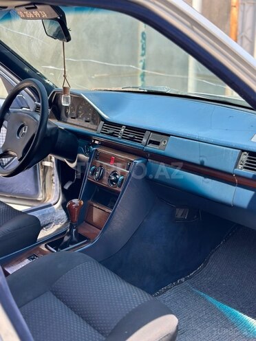 Mercedes E 200 d 1993, 300,000 km - 2.0 l - Bakı