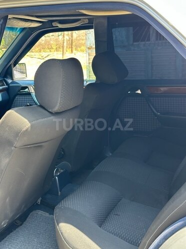 Mercedes E 200 d 1993, 300,000 km - 2.0 l - Bakı