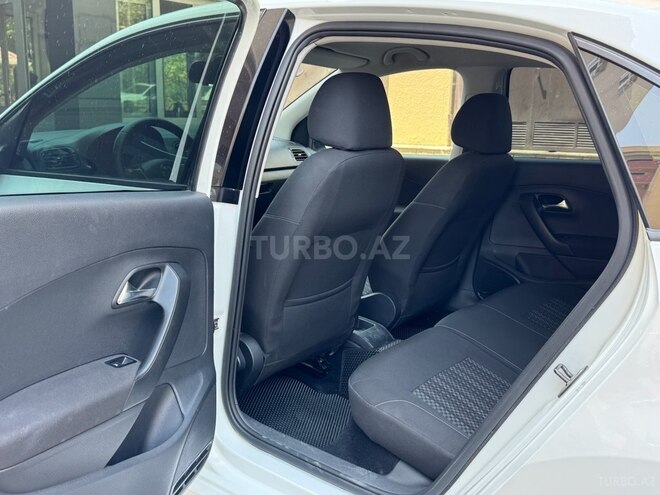 Volkswagen Polo 2018, 141,500 km - 1.6 l - Bakı