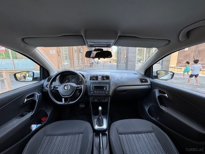 Volkswagen Polo 2018, 141,500 km - 1.6 l - Bakı