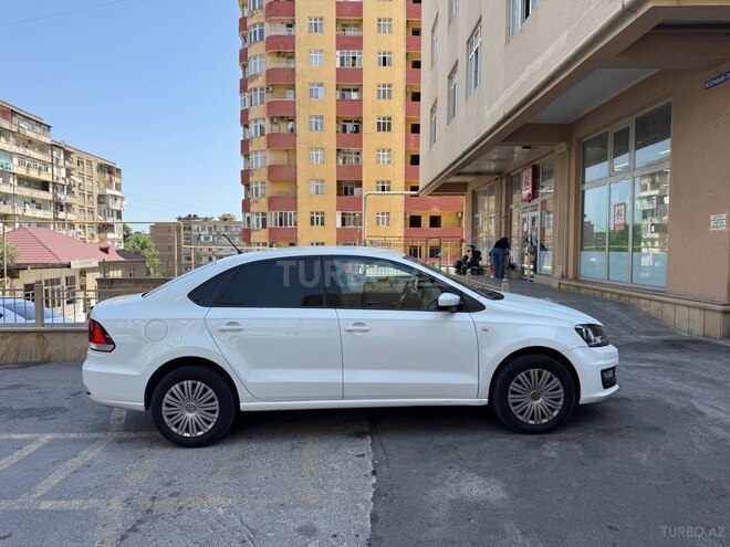 Volkswagen Polo 2018, 141,500 km - 1.6 l - Bakı