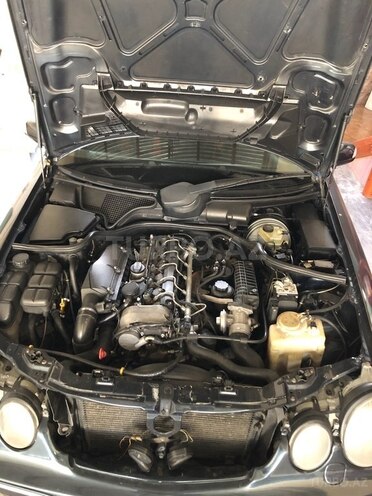 Mercedes E 270 2000, 589,000 km - 2.7 л - Yevlax