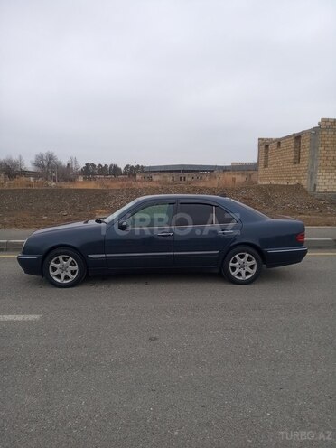 Mercedes E 270 2000, 589,000 km - 2.7 л - Yevlax