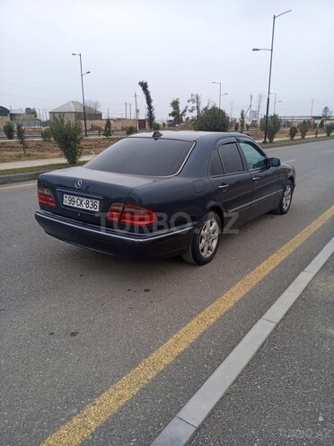 Mercedes E 270 2000, 589,000 km - 2.7 л - Yevlax