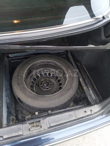 Mercedes E 270 2000, 589,000 km - 2.7 л - Yevlax