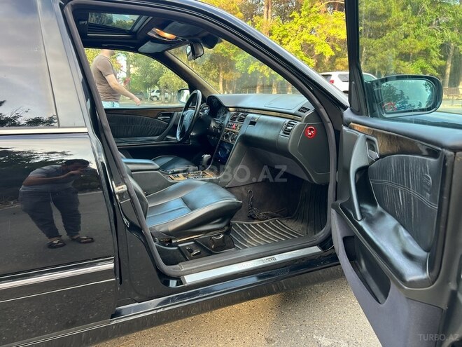 Mercedes E 270 2001, 354,789 km - 2.7 l - Bakı