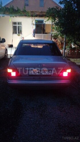 Mercedes E 220 1994, 210,840 km - 2.2 л - Bakı