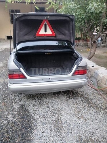 Mercedes E 220 1994, 210,840 km - 2.2 л - Bakı