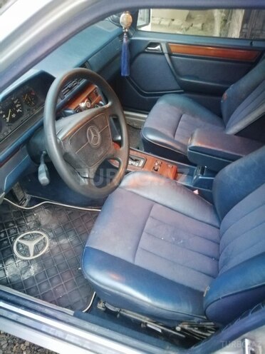Mercedes E 220 1994, 210,840 km - 2.2 л - Bakı