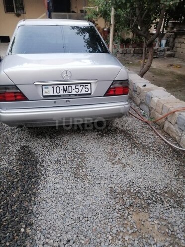 Mercedes E 220 1994, 210,840 km - 2.2 л - Bakı