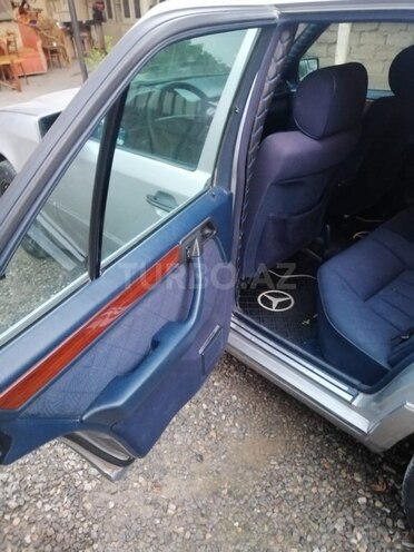 Mercedes E 220 1994, 210,840 km - 2.2 л - Bakı