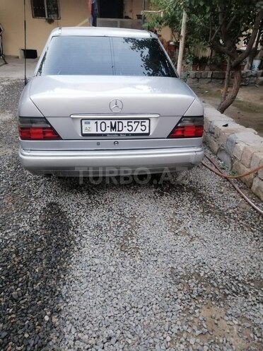 Mercedes E 220 1994, 210,840 km - 2.2 л - Bakı