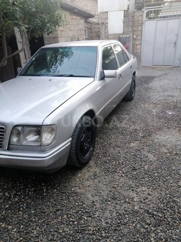 Mercedes E 220 1994, 210,840 km - 2.2 л - Bakı