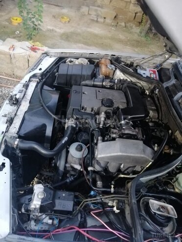 Mercedes E 220 1994, 210,840 km - 2.2 л - Bakı