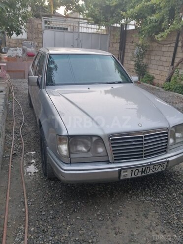 Mercedes E 220 1994, 210,840 km - 2.2 л - Bakı