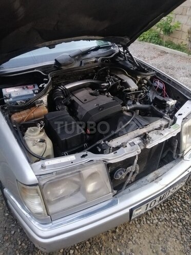 Mercedes E 220 1994, 210,840 km - 2.2 л - Bakı