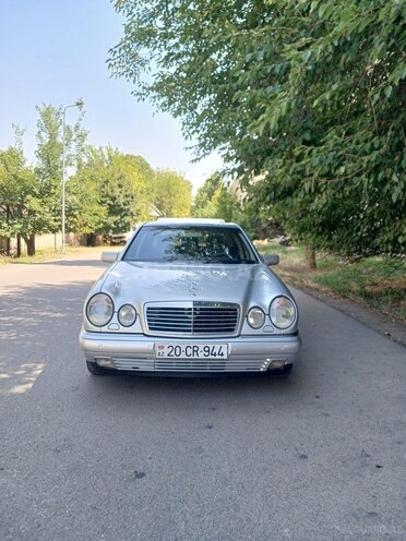 Mercedes E 280 1998, 312,549 km - 2.8 l - Qazax