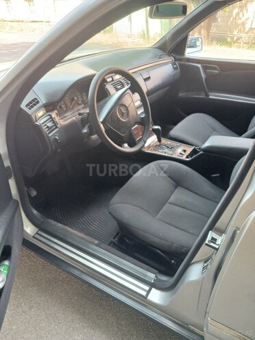 Mercedes E 280 1998, 312,549 km - 2.8 l - Qazax