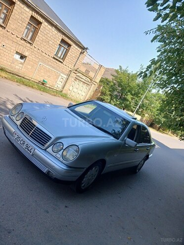 Mercedes E 280 1998, 312,549 km - 2.8 l - Qazax