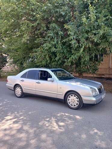 Mercedes E 280 1998, 312,549 km - 2.8 l - Qazax