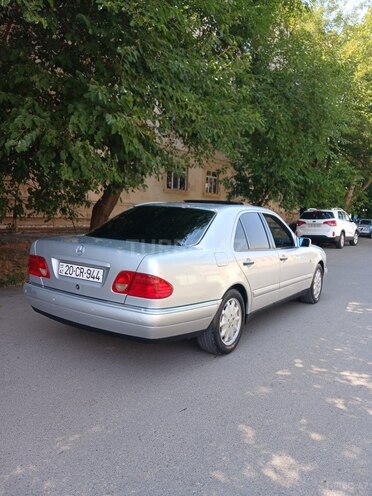 Mercedes E 280 1998, 312,549 km - 2.8 l - Qazax