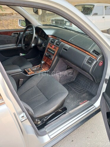 Mercedes E 280 1998, 312,549 km - 2.8 l - Qazax