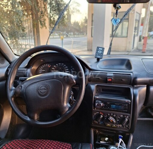 Opel Astra 1997, 200,000 km - 1.6 l - Astara