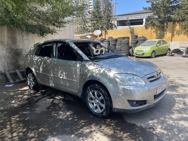 Toyota Corolla 2004, 278,454 km - 1.4 l - Bakı