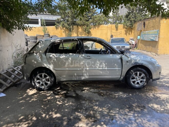 Toyota Corolla 2004, 278,454 km - 1.4 l - Bakı