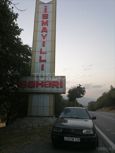 Volkswagen Golf 1994, 353,000 km - 1.6 л - Yevlax