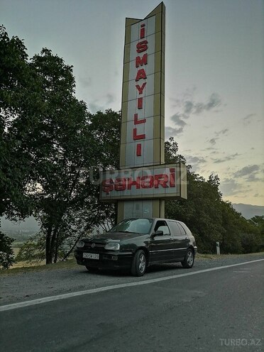 Volkswagen Golf 1994, 353,000 km - 1.6 л - Yevlax