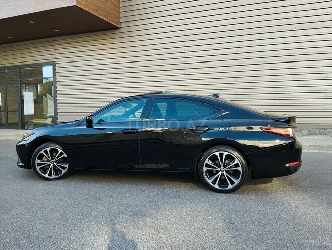 Lexus ES 300h 2021, 131,300 km - 2.5 l - Bakı