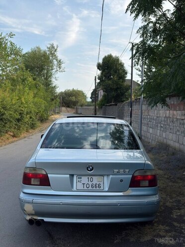 BMW 528 1998, 404,000 km - 2.8 l - Astara