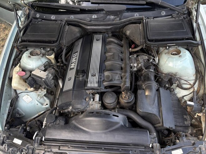 BMW 528 1998, 404,000 km - 2.8 l - Astara