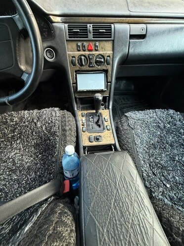 Mercedes E 200 1997, 356,850 km - 2.0 l - Zərdab