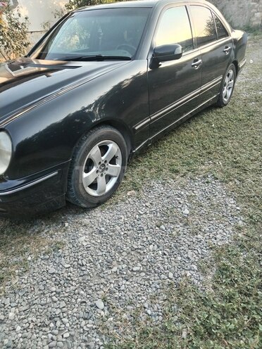 Mercedes E 270 2001, 828,000 km - 2.7 л - Zərdab