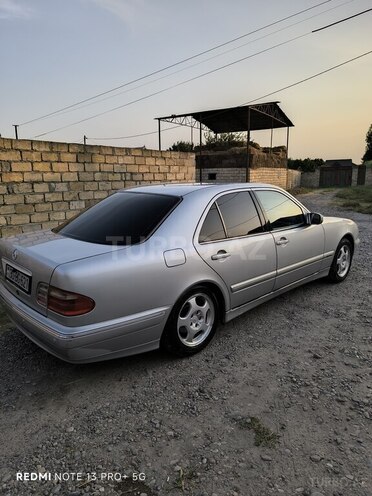 Mercedes E 200 2000, 271,596 km - 2.0 l - İmişli