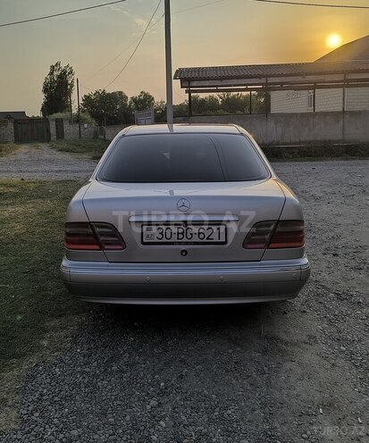 Mercedes E 200 2000, 271,596 km - 2.0 l - İmişli