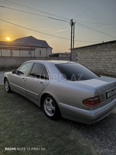 Mercedes E 200 2000, 271,596 km - 2.0 l - İmişli