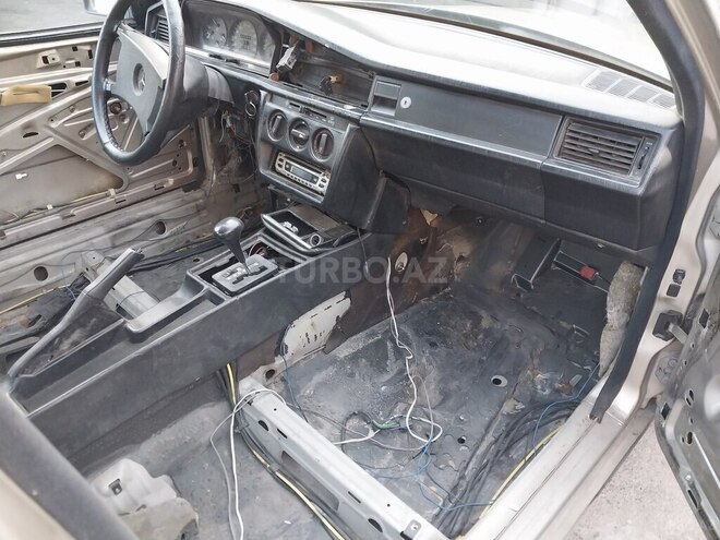 Mercedes 190 1988, 298,378 km - 2.0 л - Balakən
