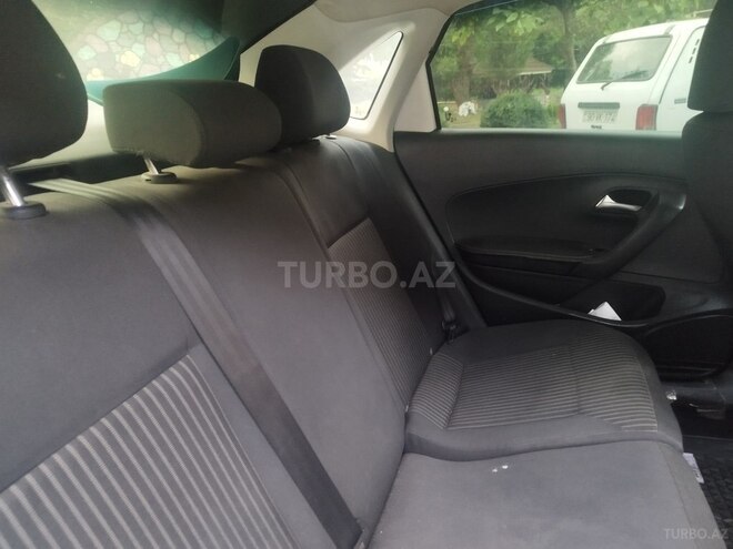 Volkswagen Polo 2013, 213,115 km - 1.6 l - Bakı