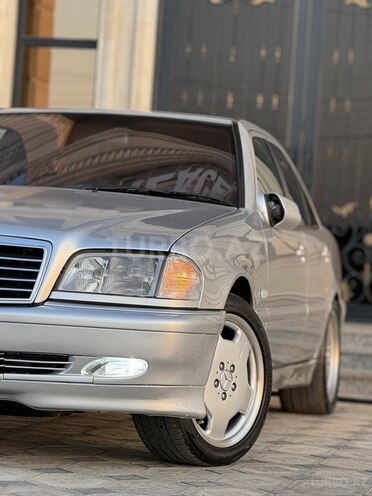 Mercedes C 200 2000, 361,000 km - 2.0 l - Saatlı