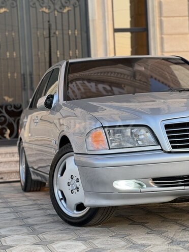 Mercedes C 200 2000, 361,000 km - 2.0 l - Saatlı