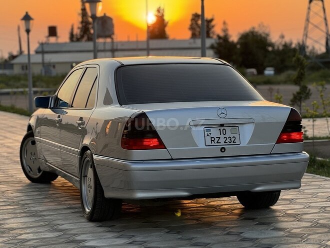 Mercedes C 200 2000, 361,000 km - 2.0 l - Saatlı