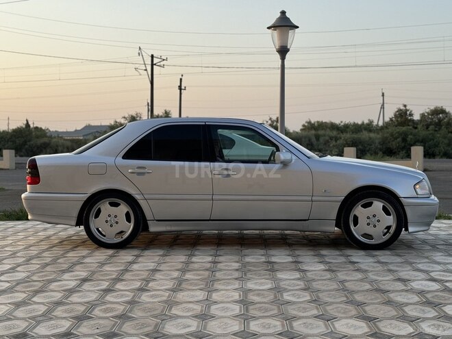 Mercedes C 200 2000, 361,000 km - 2.0 l - Saatlı