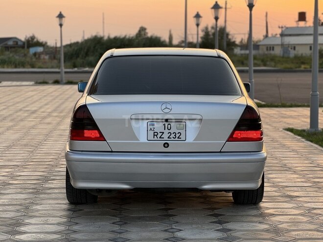 Mercedes C 200 2000, 361,000 km - 2.0 l - Saatlı